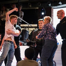 Leoš Svoboda se políbil s Klukem s kamením.