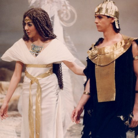 Putování po Blažených ostrovech je příběhem o věčném hledání lásky, pravdy a spravedlnosti.