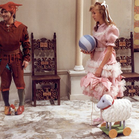 snímek z pohádky Červánková královna (Magdalena Bičíková a Ladislav Mrkvička)