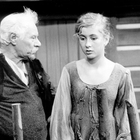 snímek z pohádky Červánková královna (Ladislav Pešek, Magdalena Bičíková)