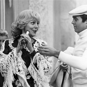 snímek z filmu Trhák (Hana Zagorová, Josef Abrhám)