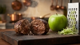 Sbohem suché a tuhé karbanátky: Přidejte do mletého masa jedno jablko a budou neuvěřitelně šťavnaté