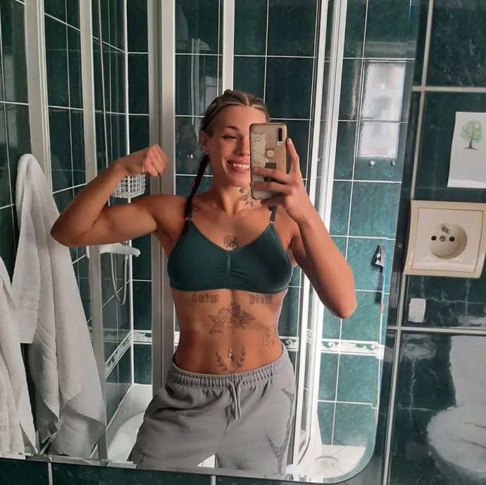 FOTO: Veronika Smolková se velmi těžší na svůj zápas. – stránka 1