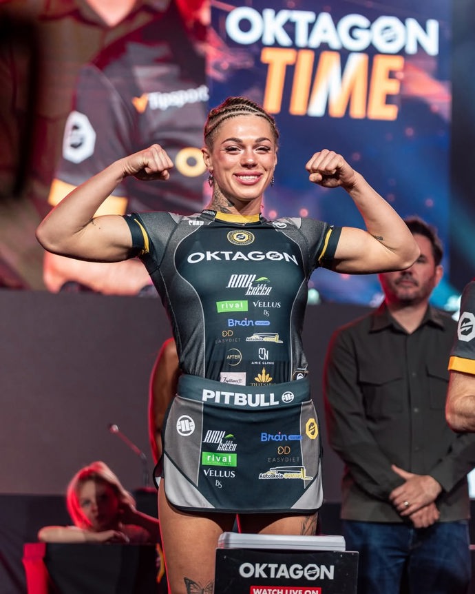 FOTO: Zápasnice Veronika Smolková. – stránka 6