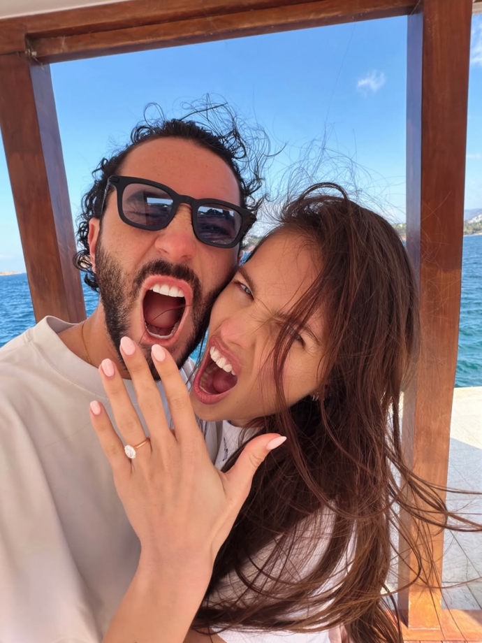 FOTO: Thylane Blondeau se pochlubila diamantovým prstenem. – stránka 2