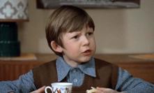 Tomáš Holý v komedii Jak vytrhnout velrybě stoličku.