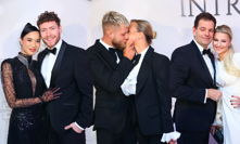 Zamilovaná Slováková s bijcem, Kocurová s manželem a sladěný Dubovický se Sarah Vu. Slavné páry na plese