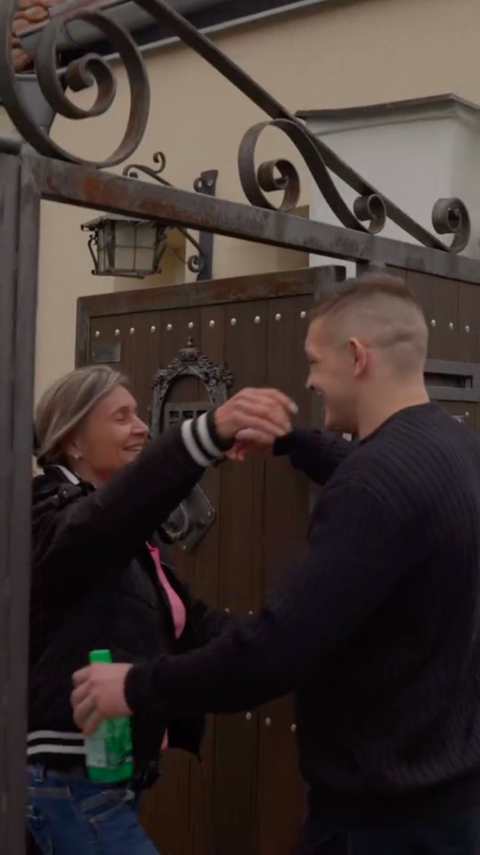 FOTO: Mawarův návrat domů. – stránka 1