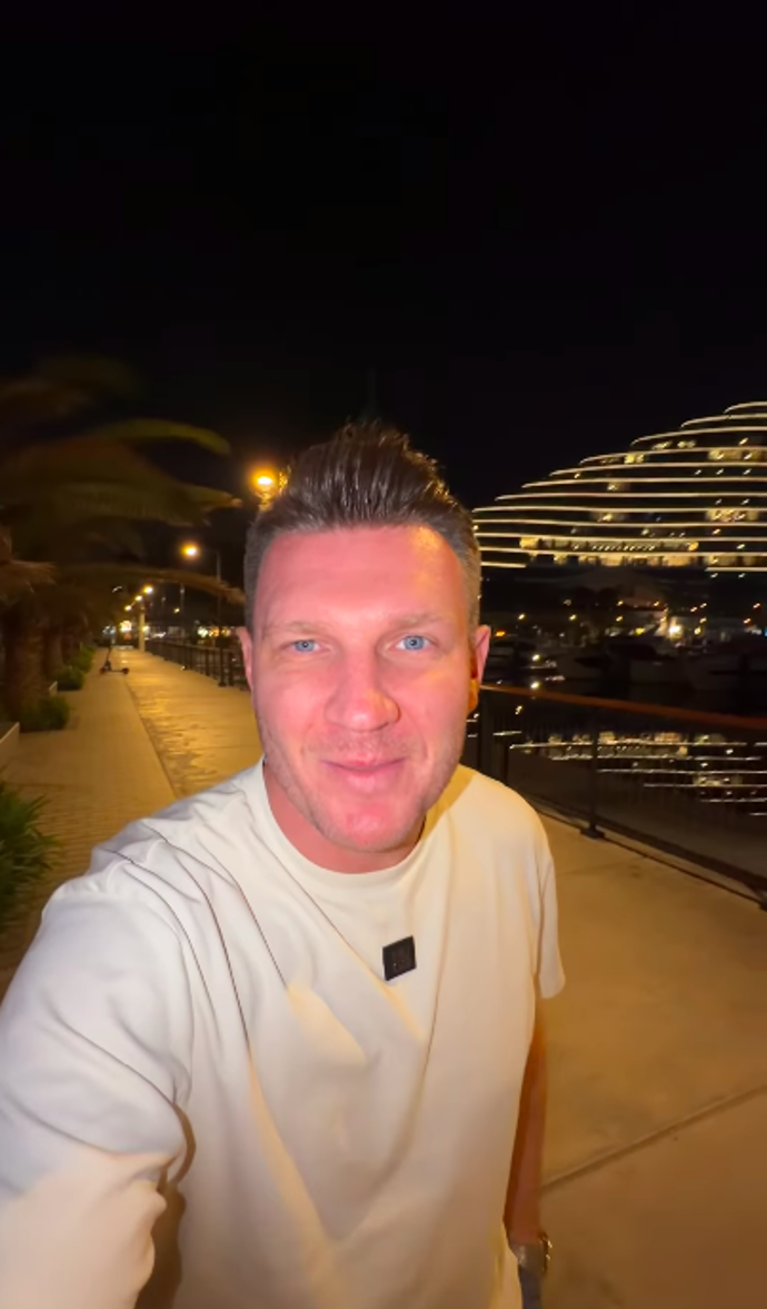 FOTO: Jiří Hanousek na svůj Instagram nahrál video z Dubaje. – stránka 4
