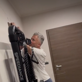 V jejich domě jsou veliké praskliny.