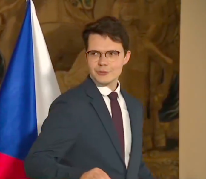 FOTO: Adam Čörgő se co nejrychleji snažil utéct od mikrofonu.