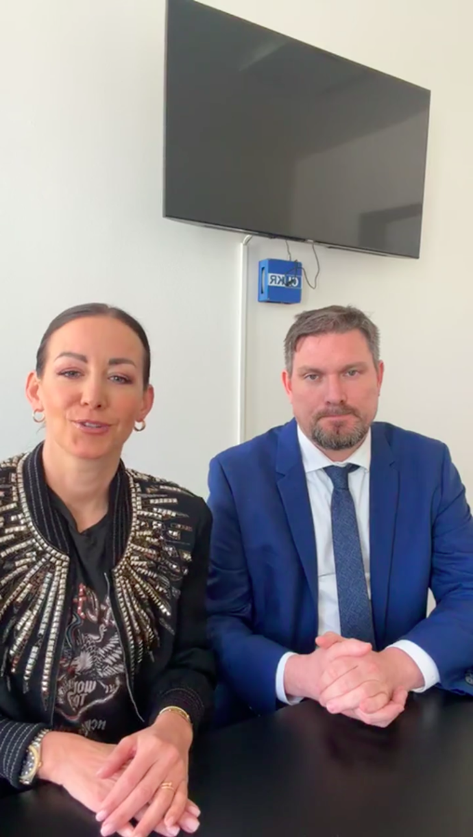 FOTO: Agáta to prozradila během živého vysílání na sociálních sítích, kam si pozvala svého advokáta. – stránka 2