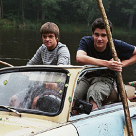 Jiří Mádl a Vojta Kotek ve filmu Rafťáci.