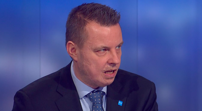 FOTO: Hlavními aktéry vládní přestřelky byli poslanec Jindřich Rajchl a pirátská poslankyně Kateřina Stojanová.