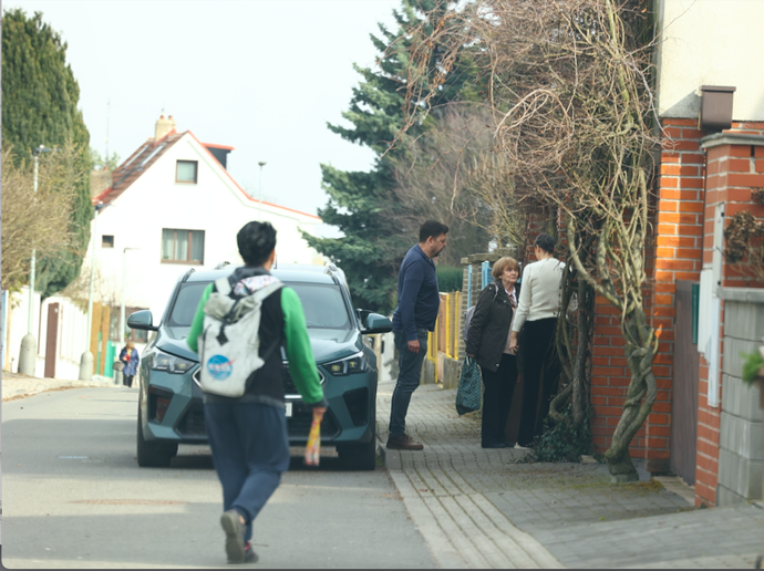 FOTO: Ornelle Koktové patří polovina dvojdomku v Praze 6 Nebušicích. – stránka 64