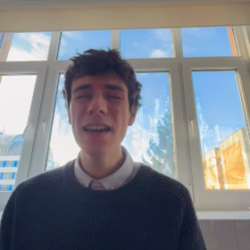 Žižka se navíc na pódiu nehodlá spoléhat na velkolepou světelnou show a laciné efekty, které jsou pro soutěž tak typické.