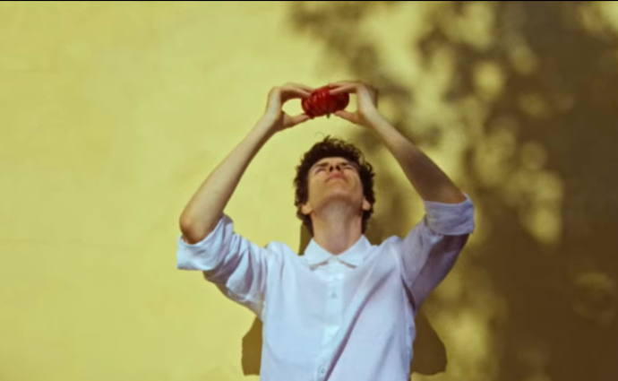 FOTO: Miliony televizních diváků napříč celou Evropou chce místo přehnaného cirkusu zaujmout výhradně svými upřímnými emocemi. – stránka 2