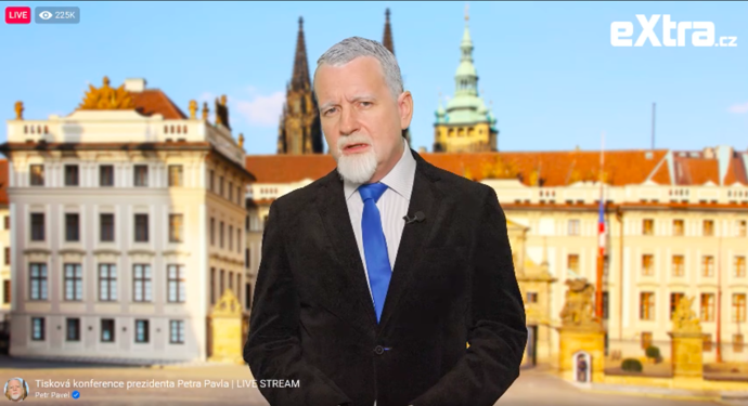 FOTO: Týden se s týdnem sešel a je tu opět oblíbený pořad To byl zase týden. Tentokrát se imitátor Petr Jablonský převtělil do hlavy státu Petra Pavla. – stránka 1