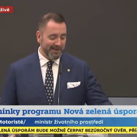 Igor Červený promluvil na tiskovce. Když chtěl předat slovo Turkovi, ČT24 se přesunula k jinému tématu. 