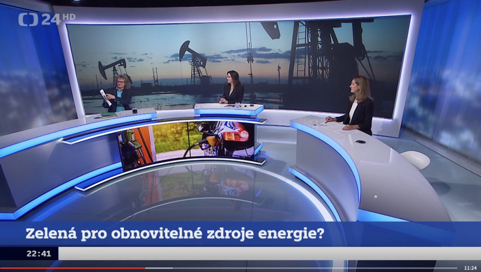 FOTO: Miroslav Ševčík si myslel, že si oblékl zelený svetr a košili, byla to však modrá. – stránka 1