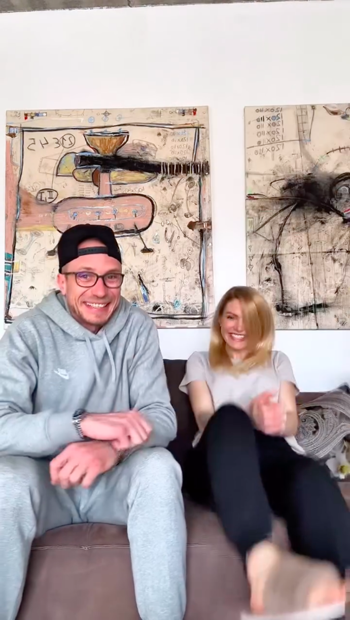 FOTO: Nastávající maminka s nadsázkou fanouškům vzkázala, že se jim doma pomalu rýsuje nová biatlonová štafeta.