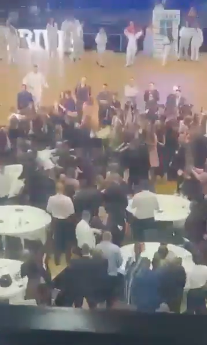 FOTO: Údajně se popraly tatínci kvůli fotbalu. – stránka 2