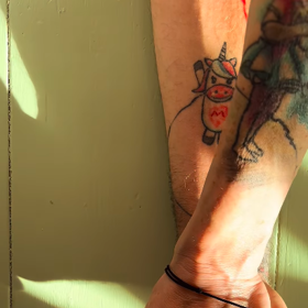 Lukáš Langmajer sdílel video dvou propletených rukou.