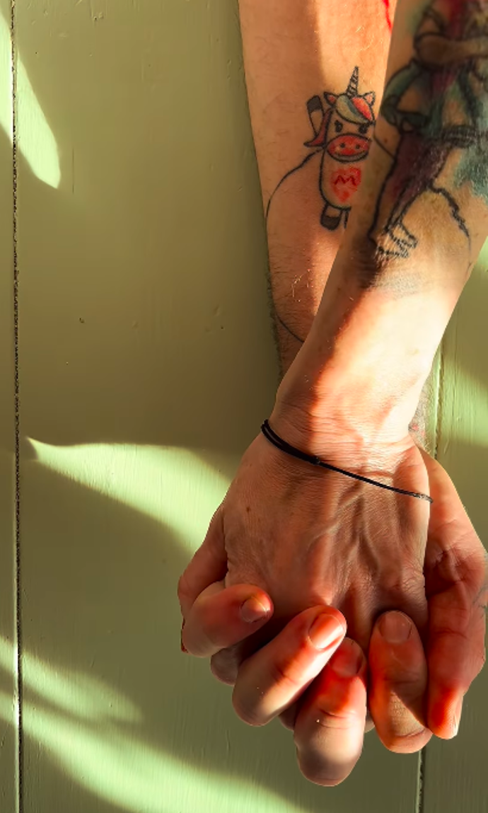 FOTO: Lukáš Langmajer sdílel video dvou propletených rukou. – stránka 2