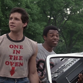 Steve Guttenberg, Michael Winslow ve filmu Policejní akademie.