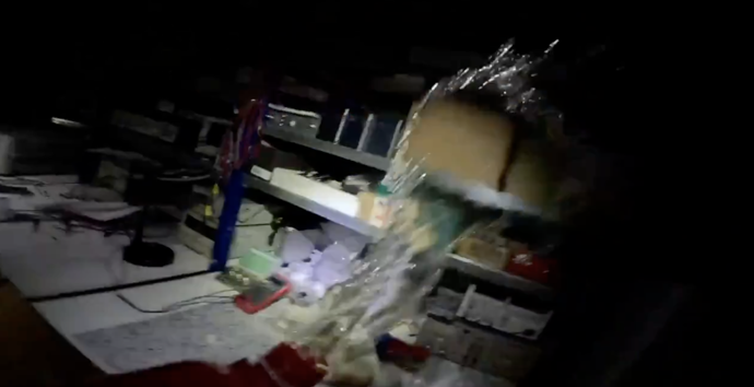 FOTO: Žháři zveřejnili video ze zapálení zbrojovky v Pardubicích.