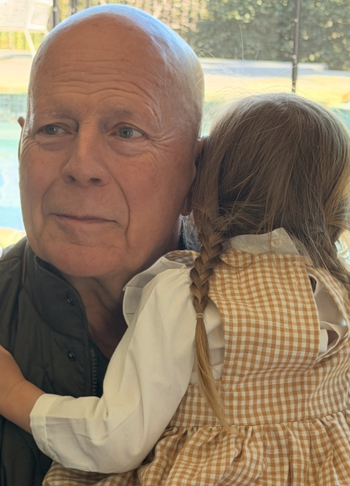 FOTO: Bruce Willis oslavil narozeniny s rodinou.