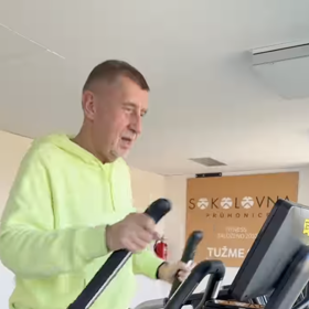 Premiér Andrej Babiš přidal video z posilovny.
