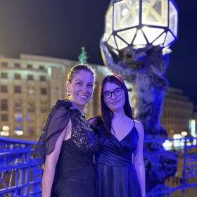 Eva Decroix na plese s dcerou.