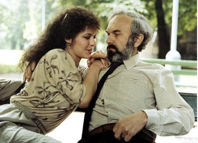 FOTO: Ivona Krajčovičová a Zdeněk Svěrák ve filmu Jako Jed.