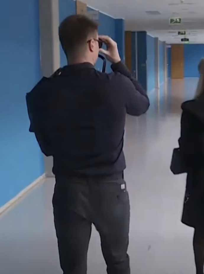 FOTO: Muž stanul před soudem. – stránka 4