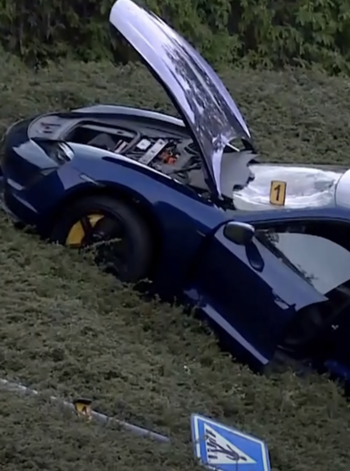 FOTO: Auto sjelo z vozovky. – stránka 2