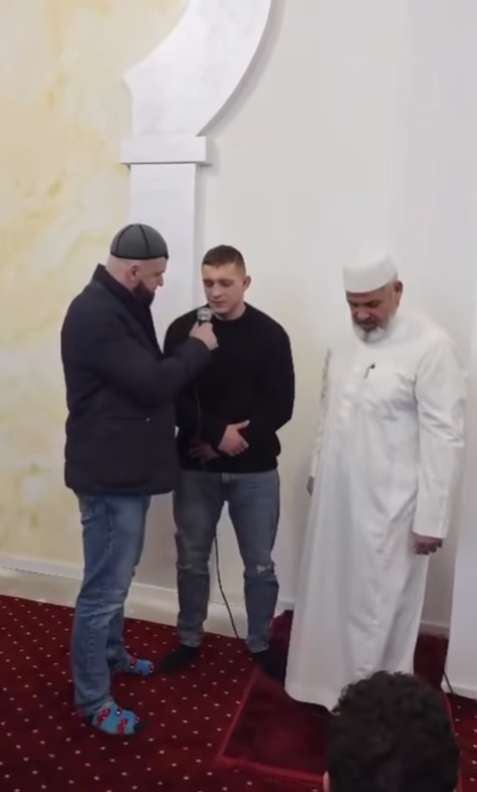 FOTO: Tadeáš Růžička konvertoval k islámu.