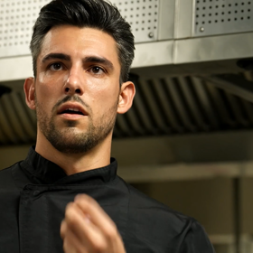 Ján Palko pracuje v italské restauraci. 