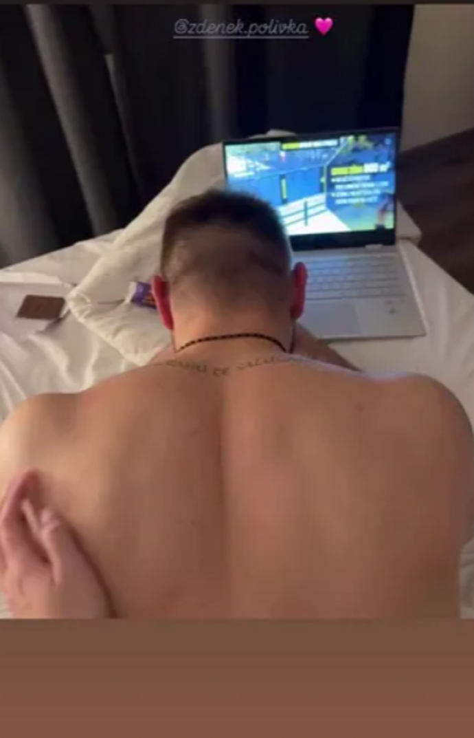 FOTO: Adéla přidala fotku se Zdeňkem Polívkou. – stránka 5