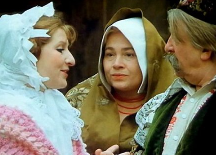 FOTO: Míla Myslíková ve filmu Tajemství hradu v Karpatech. – stránka 8