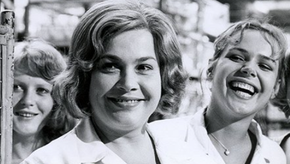 FOTO: Míla Myslíková ve filmu Holky z porcelánu.