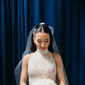 Vytváří i společenské nebo svatební šaty. Toto je model tanečnice Ely Odstrčilové, která je spolu se svým tanečním partnerem Janem Metlickým mimo jiné úřadující vicemistryní světa v Showdance ve standardních tancích.