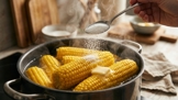 Rada od starého pěstitele pro nejlepší kukuřici: Sůl do vody vůbec nepatří, tato sladká lžíce v hrnci zajistí neuvěřitelnou šťavnatost