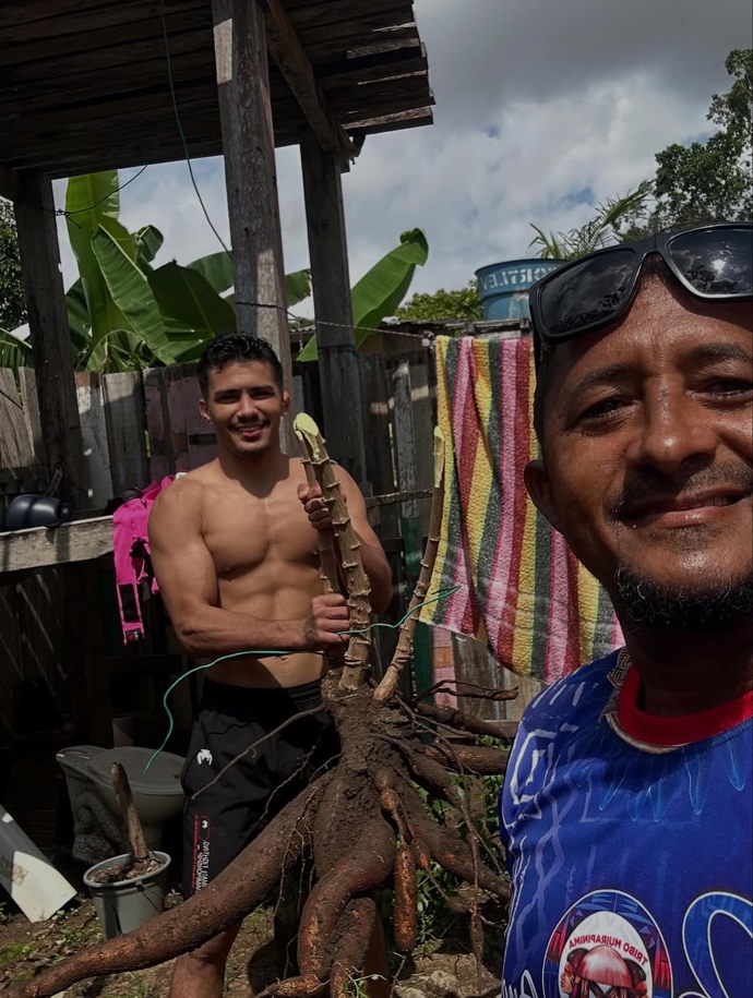 FOTO: Dvaadvacetiletý bojovník si s sebou nese obrovský stín z minulosti v podobě nevídaného skandálu. – stránka 3