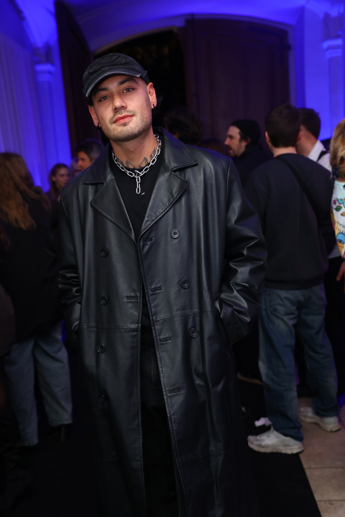 FOTO: Zpěvák Renne Dang. – stránka 25