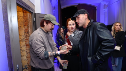 FOTO: Renne Dang  se rozvádí a údajně má randit s Natálií Halouzkovou, která byla na koncertě taky.