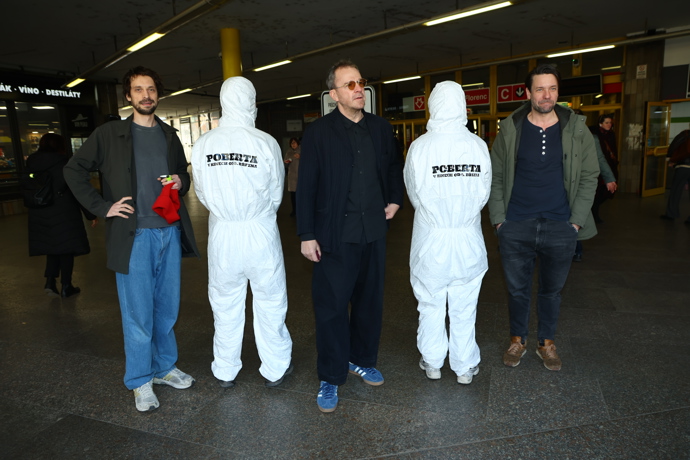 FOTO: Herci z filmu Poberta v pražskjém metru. – stránka 12