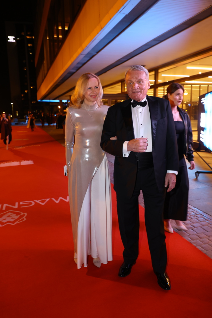 FOTO: Primátor Bohuslav Svoboda s partnerkou. – stránka 1