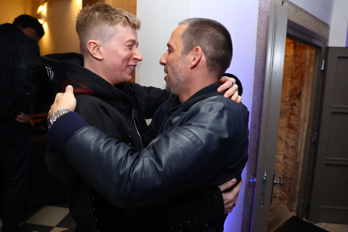 FOTO: Adam Mišík se vítá. – stránka 15