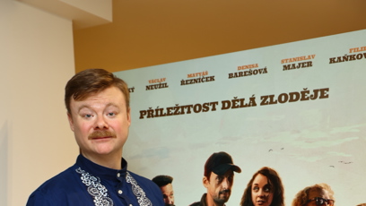 FOTO: Filip Kaňkovský s plakátem k filmu Poberta.